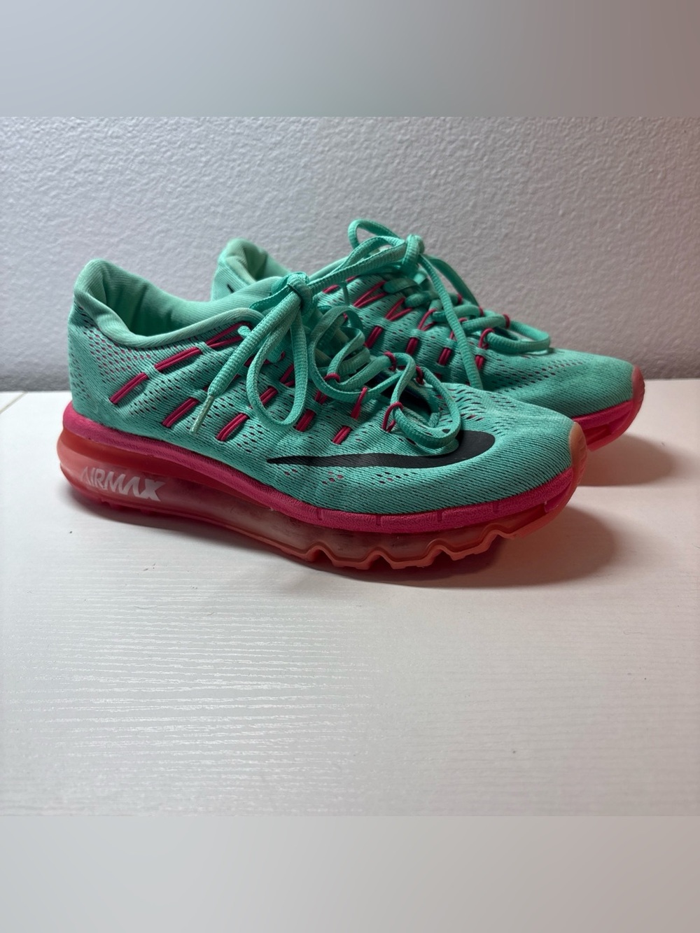 Nike Airmax size 7 Women’s Runnning Shoes 764892-101